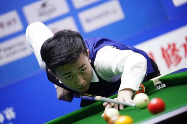 静审视形势 静审视形势