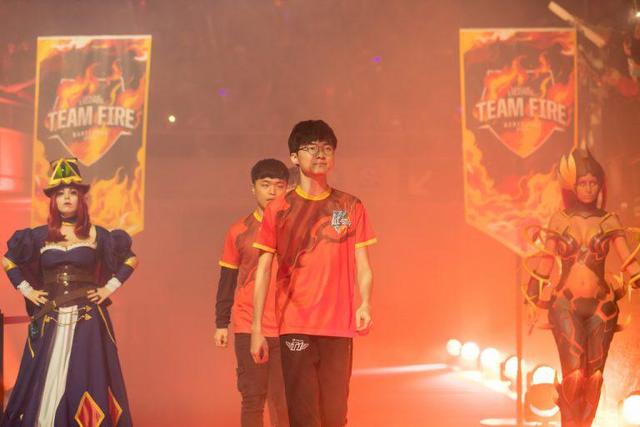 的舞台上 的舞台上